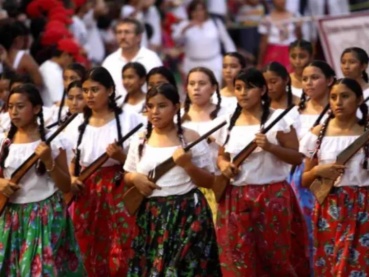 DESFILE CÍVICO CONMEMORATIVO